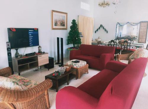 Pet-Friendly, Spacious Family Cottage, with Games Lounge & Near Beach