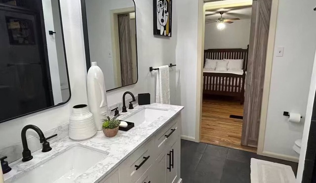 Pet friendly Spacious, modern, best location