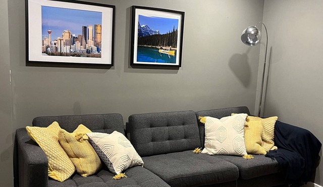 Pet Friendly - Spacious 2 Bedroom Suite with Fire Pit/Fenced Yard