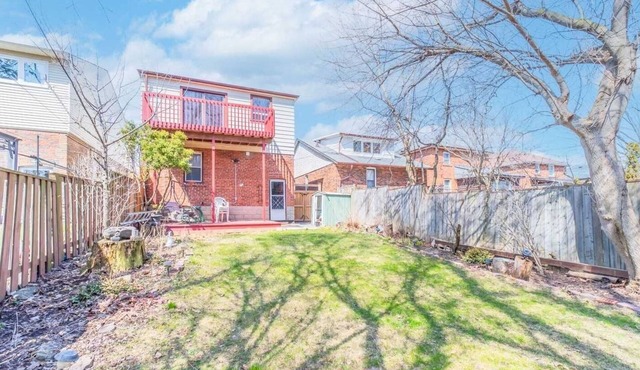 Pet Friendly, Spacious & Bright Main Flr Apt with Yard/Parking/Laundry by Beach