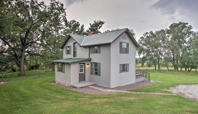 Pet-Friendly Spring Grove Home w/Serene Yard!