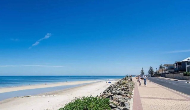 Pet Friendly Stay bring your Pooch✔️Tropical Pool ✔️Best Value Stay in Glenelg