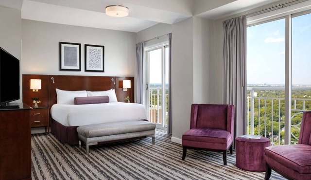 Pet-Friendly Stay + Full Kitchen. Rooftop Gym