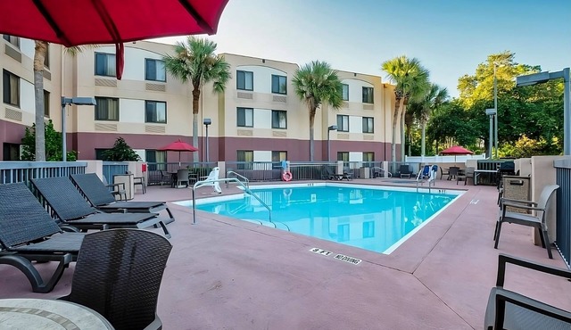 Pet-Friendly Stay Near Palm Coast Marina w/Outdoor Pool, Garden & Free Parking!
