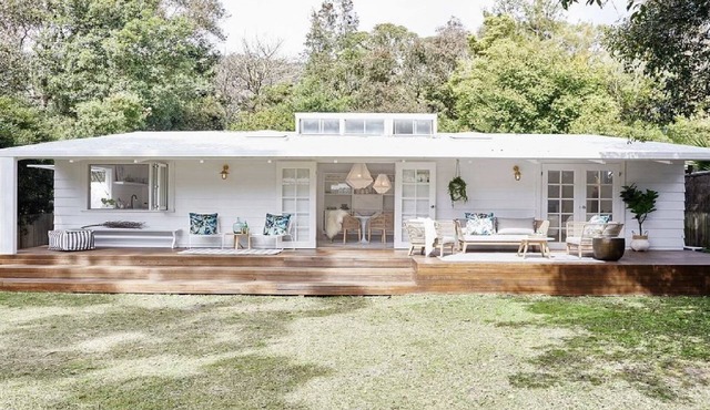 Pet friendly+ stroll to beach