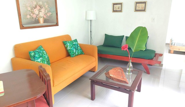 Pet Friendly Studio Next to the River, Mountain View, Wifi, Equipped Kitchen