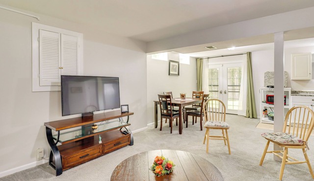 Pet-Friendly Studio in Bowie: 9 Mi to Six Flags