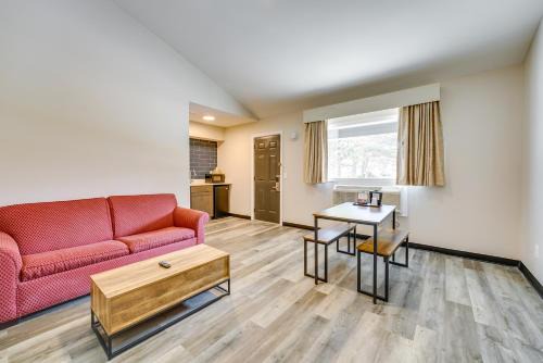 Pet-Friendly Studio Near Lighthouse Beach!