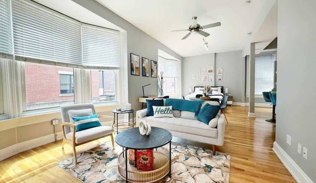 Pet-friendly studio by OTR w/workspace