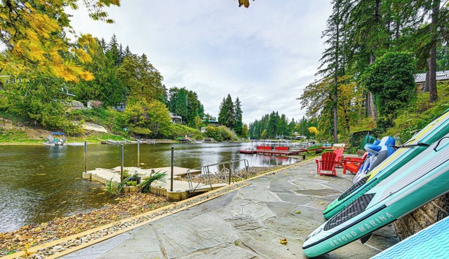 Pet-Friendly Studio w/Fire Pit in Olympia!