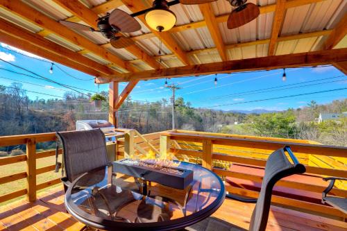 Pet-Friendly Studio with Hot Tub and Views in Marshall