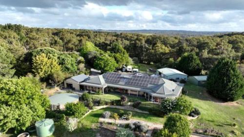 Pet Friendly Studio with Views Near Hahndorf