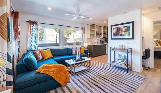 Pet Friendly Stylish & Central Bungalow, Walkable!