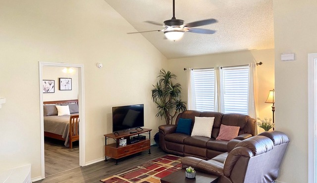 Pet Friendly, Stylishly Updated 3BR in DFW