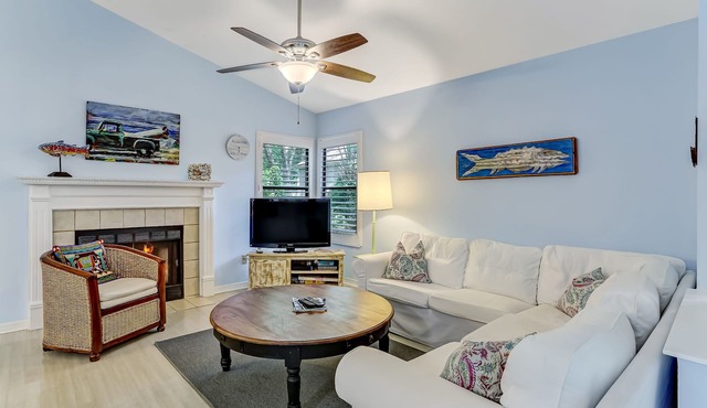 Pet Friendly | Summer Beach Home | Screened Porch | Quick Walk to the Beach