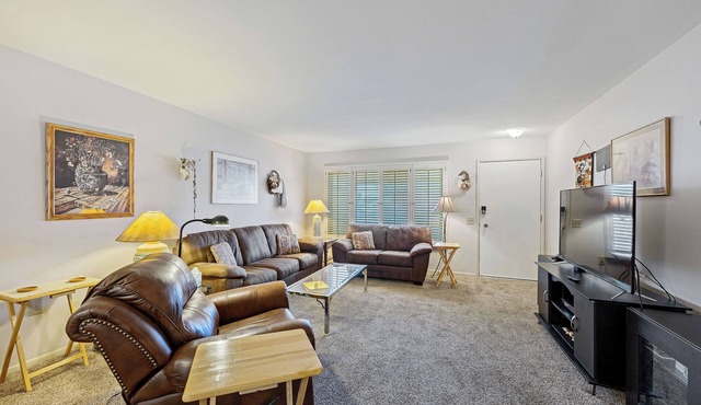 Pet-Friendly Sun City Retreat Near Golf & Shops