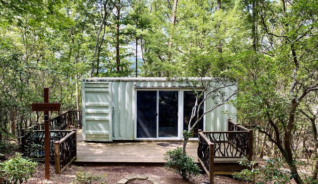 Pet-friendly Sunset Eco Container Cabin 10 minutes from Downtown Dahlonega