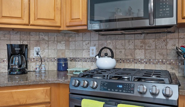 Pet friendly Sweet Ranch Home near NCSU, Centennial campus & RDU