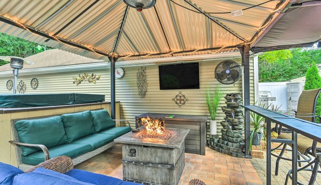 Pet-Friendly Taylor Home w/Backyard Oasis!