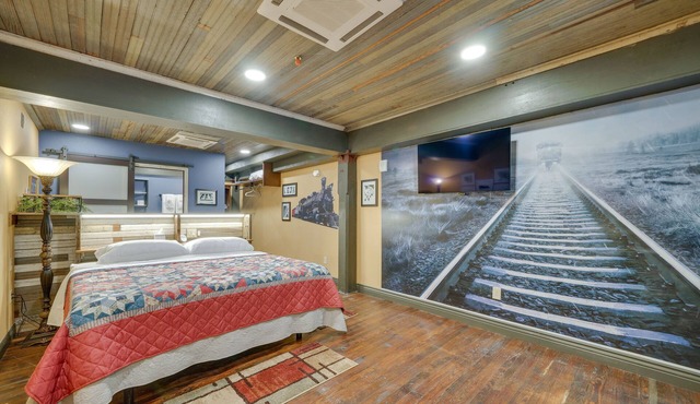 Pet-Friendly Texarkana Studio in The Historic 1894