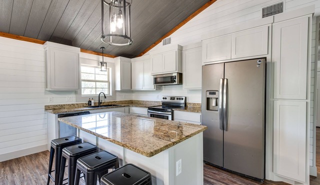 Pet-Friendly Texas Home w/Furnished Patio & Grill