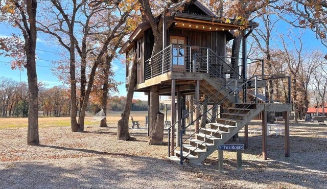 Pet Friendly The Robin Treehouse (15 MIN to Magnolia & Baylor)