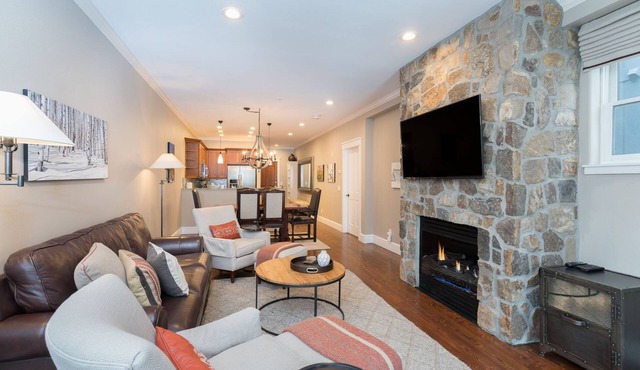 Pet-Friendly Three-Bedroom Residence With Concierge, Hot Tub