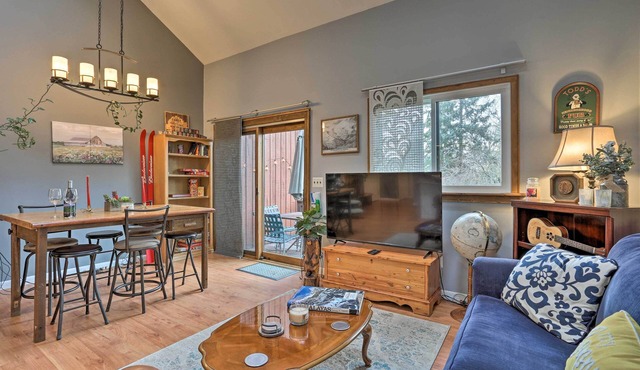 Pet-Friendly Townhome w/Community Hot Tub!