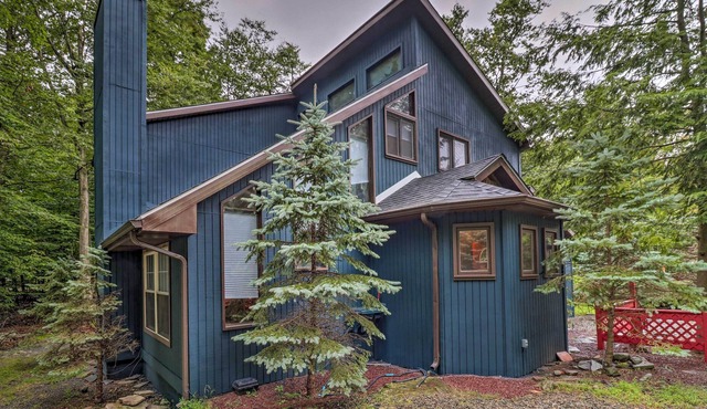 Pet-Friendly Tobyhanna Home w/ Pool Access!