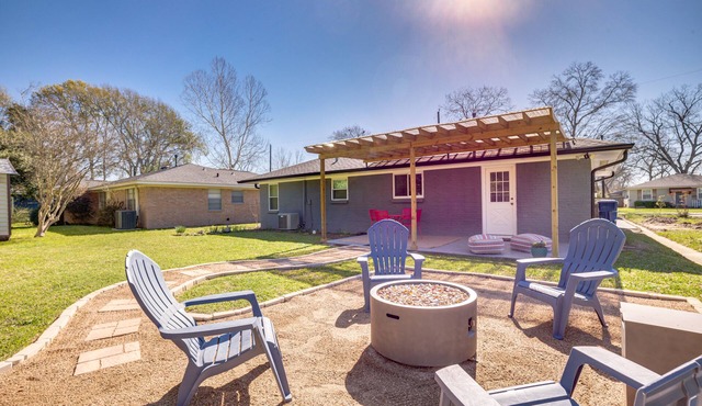 Pet-Friendly Tomball Cottage: Steps to Downtown!