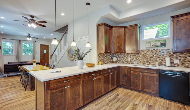 Pet-friendly Tomball Home: Walk to Main Street!
