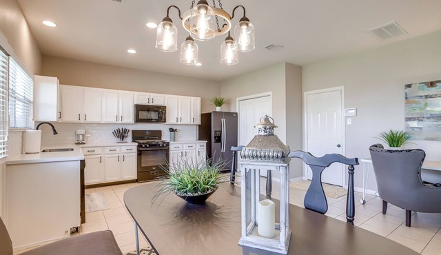 Pet-friendly Tomball Home ~ 8 Mi to Burroughs Park