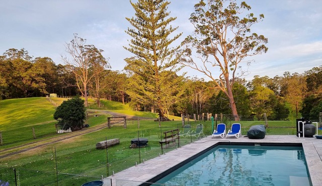 Pet friendly Toorallie Farm Cottage entire building