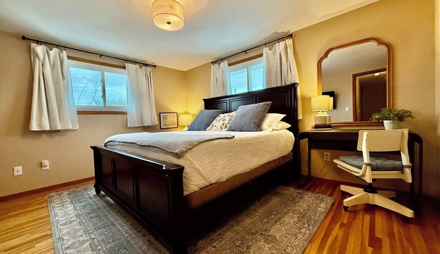 Pet-Friendly Townhome Fenced Yard Near Avera