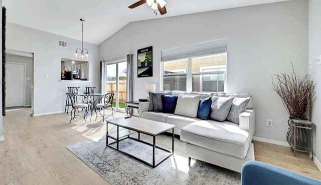 Pet-Friendly Townhouse with Private Fenced Yard