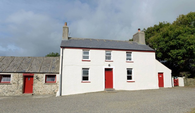 Pet Friendly Traditional Pembrokeshire Farmhouse, close to Solva and coast.