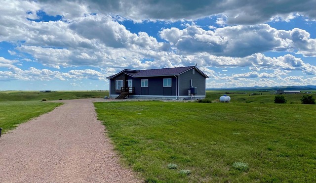Pet friendly tranquil country haven with modern comfort.