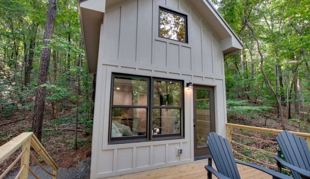 Pet-Friendly Tree House Great for a Relaxing Escape in Alabama