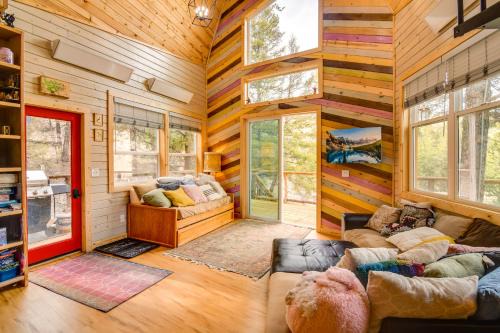 Pet-Friendly Treehouse with Deck and Yard in Hartsel!