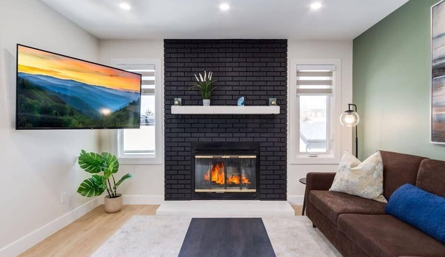 Pet Friendly Unit in SW Calgary