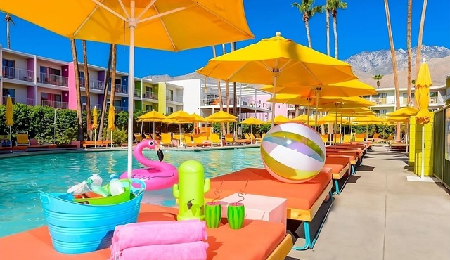 Pet-Friendly Unit. Relax and Unwind in Palm Springs and Enjoy Pool Access!