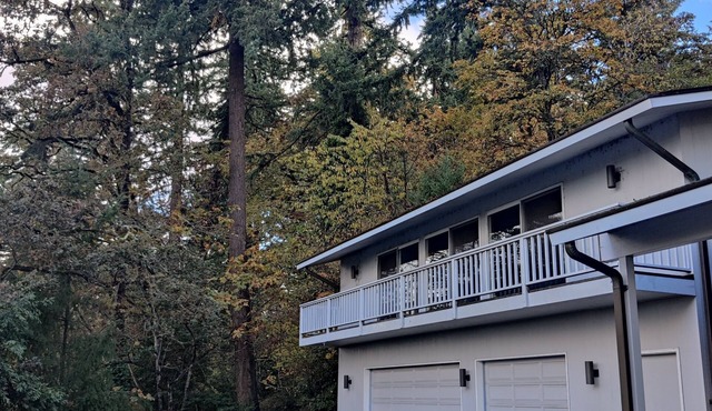 Pet friendly UO Apt with great views perfect for 2 to 6.