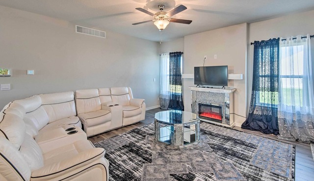 Pet-Friendly Urbandale Home 16 Mi to Capitol!