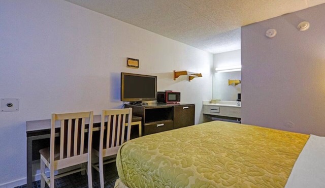 Pet-Friendly King Room near Brookville Historical Society | Free Parking