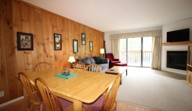 Pet Friendly Waterville Valley Condo with outdoor Pool and easy walk to Town Square (WHD41V)