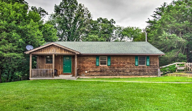 Pet-Friendly VA Home ~ 30 Mi to Shenandoah NP