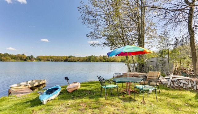 Pet-Friendly Vacation Rental w/ Kayaks & Rowboat!