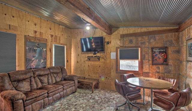 Pet-Friendly Vacation Rental in Braymer!