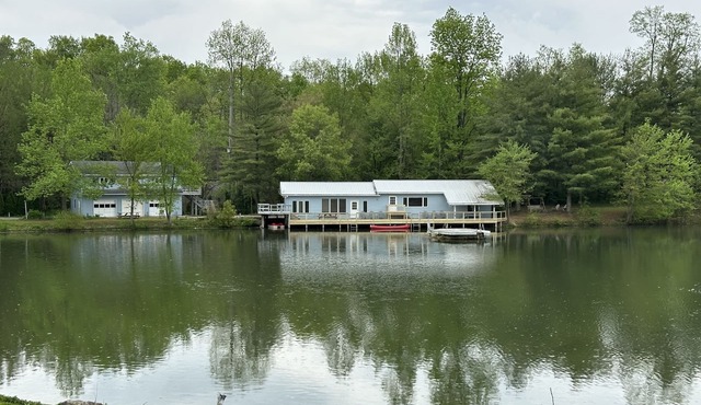 Pet Friendly Vacation Rental w/hot tub on 6-Acre Lake near Hocking Hills