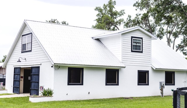 Pet Friendly Vacation Rental at Mini Moo Ranch - only 6 miles to WEC Ocala, Fl